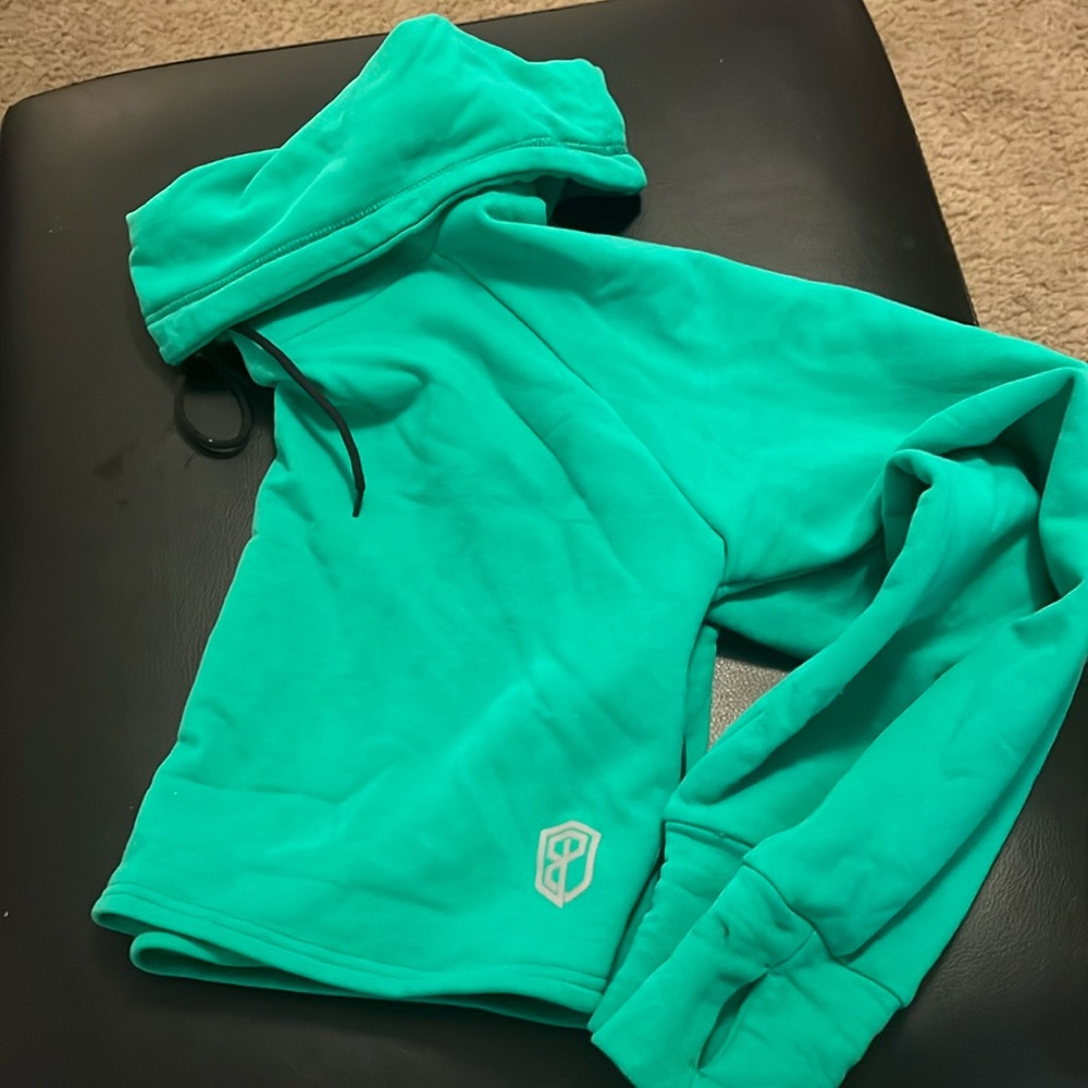 Born primitive crop mock neck hoodie
